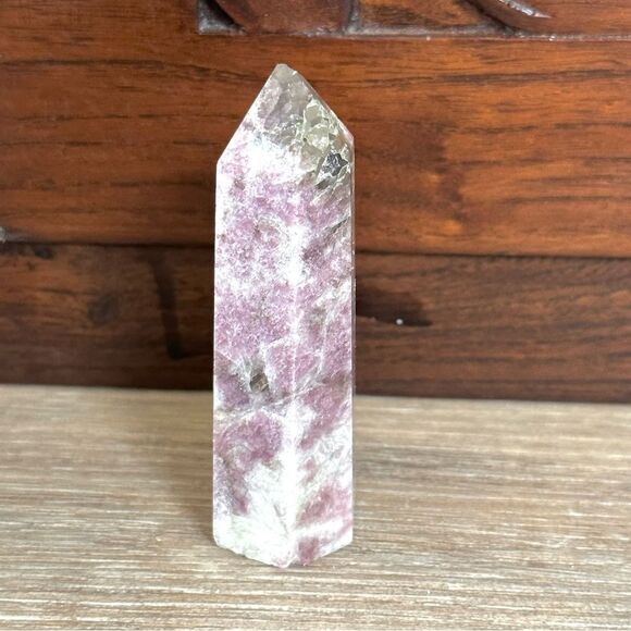 Small Lepidolite crystal tower - Picture 1 of 11